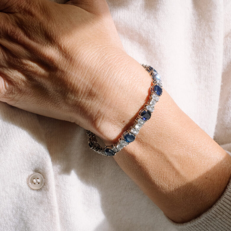 Pulsera Art Deco de oro blanco con diamantes y zafiros